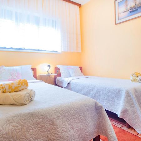Apartments Karmelic Malinska Esterno foto