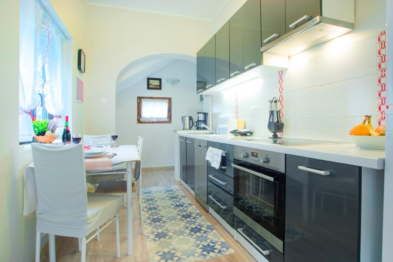 Apartments Karmelic Malinska Esterno foto